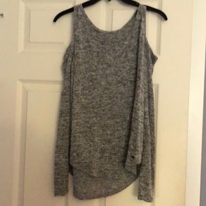 cut out shoulder long sleeve